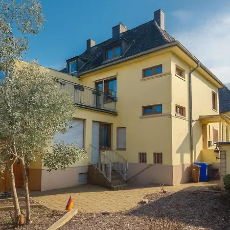 Doppelzimmer Und Garten In Haus *